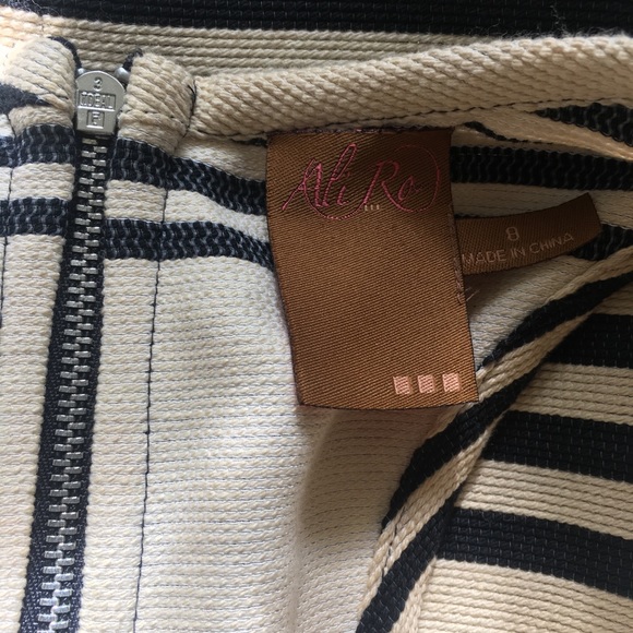 Ali Ro Striped Scoop Neck Sleeveless Shift Dress - Picture 6 of 7